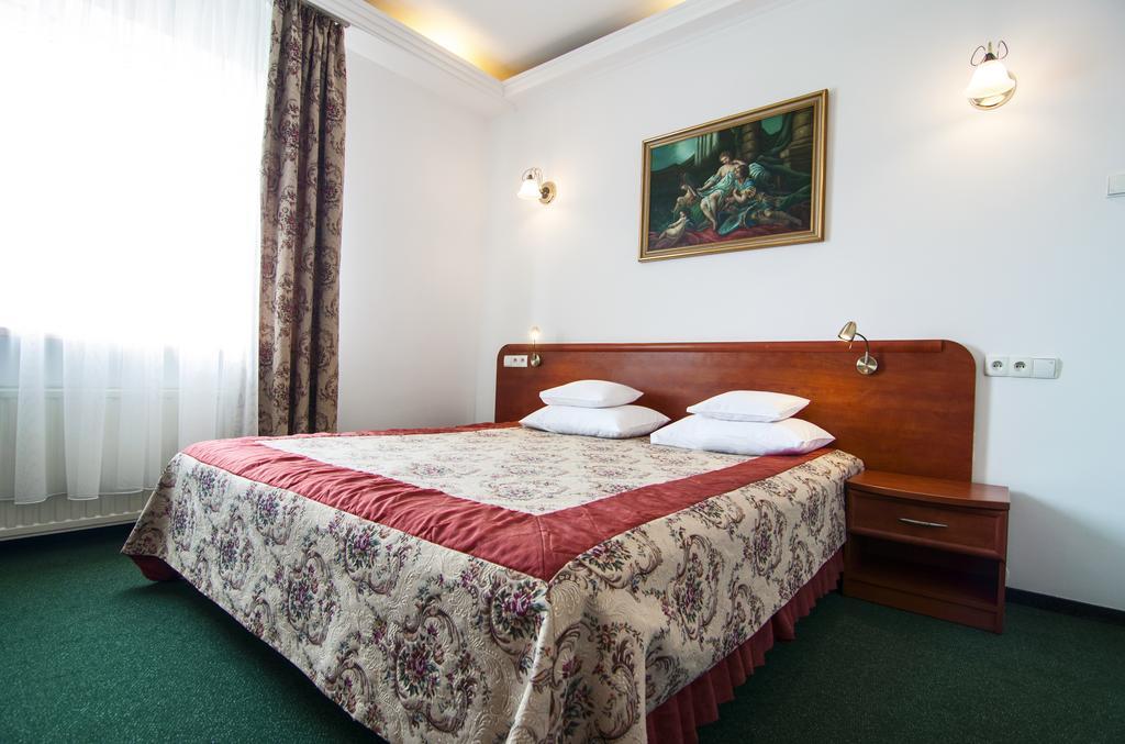 Hotel Artur Krasków Dış mekan fotoğraf